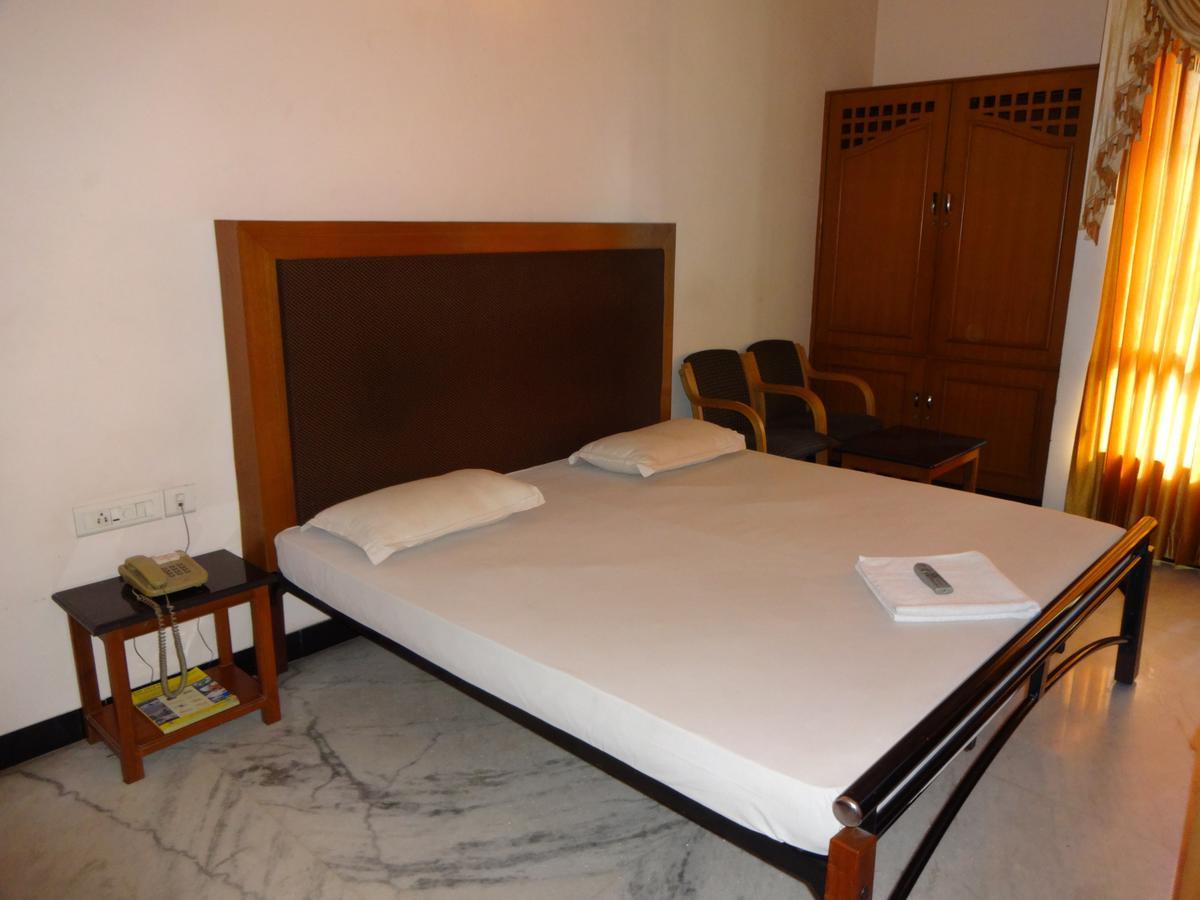 Hotel Grand Palace Κοϊμπατόρε Εξωτερικό φωτογραφία