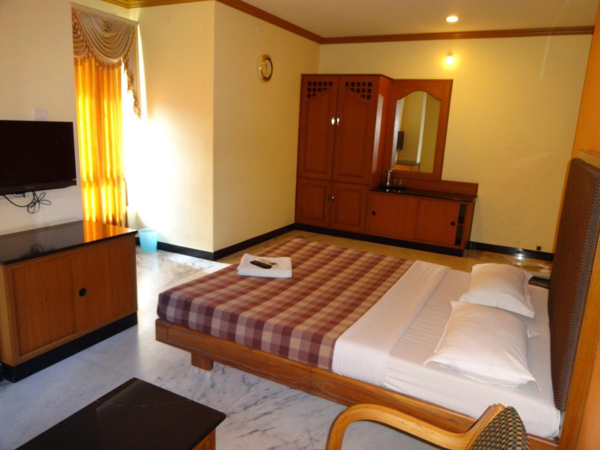 Hotel Grand Palace Κοϊμπατόρε Εξωτερικό φωτογραφία